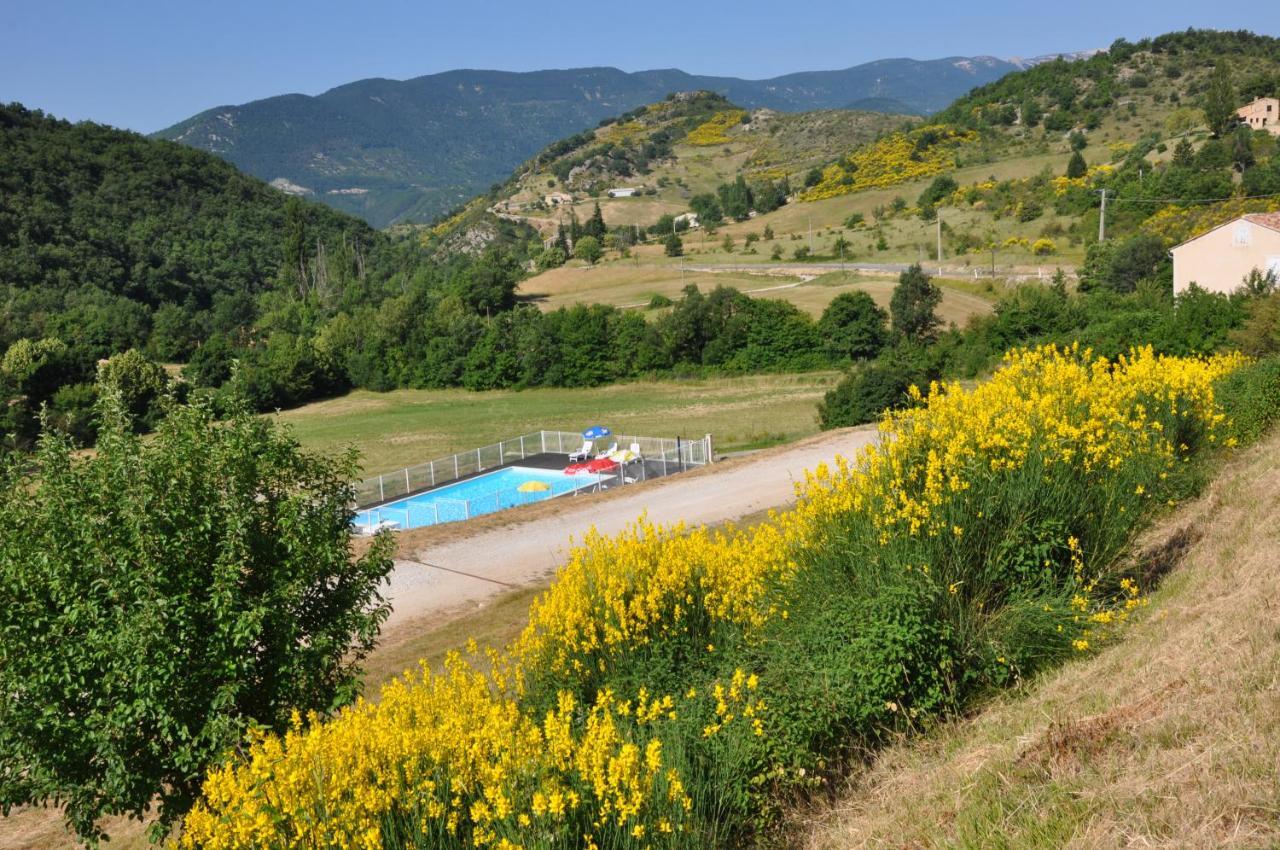 Les Gites De Moussan Montbrun-les-Bains Exterior foto